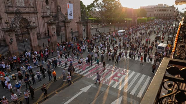 Manifestaciones por el asesinato del alcalde de Uruapan terminan en disturbios