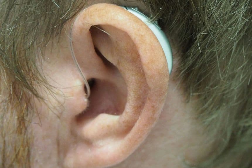 Campaña en México busca combatir estigma sobre el uso de auxiliares auditivos