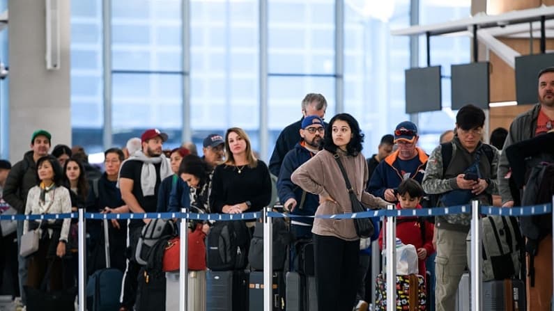 Caos en los principales aeropuertos debido al cierre del gobierno, ya supera los 34 días