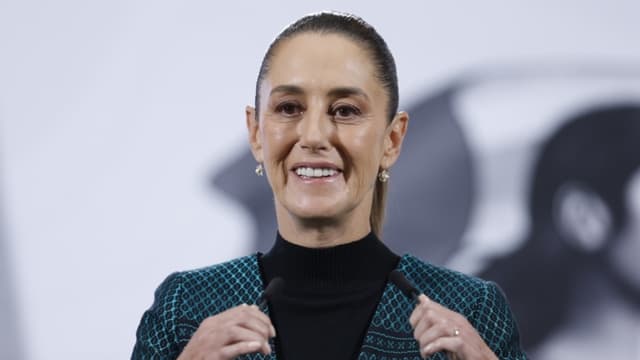 La presidenta de México, Claudia Sheinbaum, habla durante una rueda de prensa este martes, en Palacio Nacional de la Ciudad de México (EFE/Sáshenka Gutiérrez)