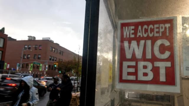 Administración Trump redirige ingresos por aranceles para financiar WIC mientras continúa el cierre