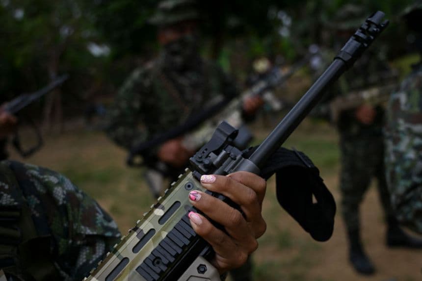 Disidencias de las FARC secuestran a dos soldados colombianos