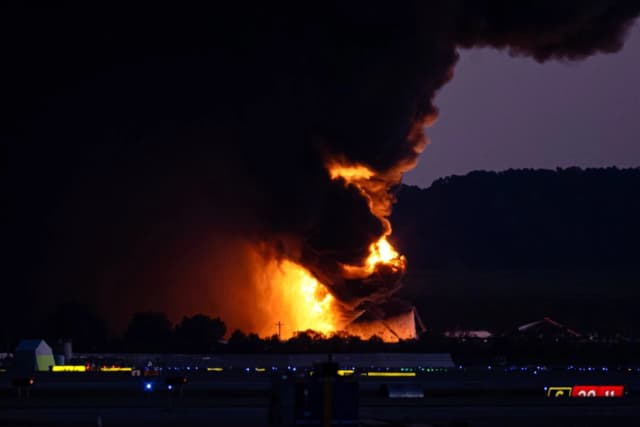 Al menos 7 muertos y 11 heridos en accidente de avión de carga de UPS en Kentucky