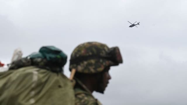 Habitantes liberan a dos soldados y los entregan a la Defensoría del Pueblo de Colombia