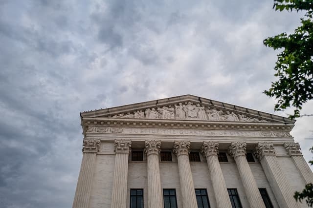 Corte Suprema de EE. UU. evalúa la legalidad de los aranceles de Trump