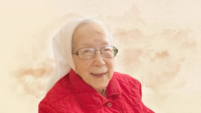 La hermana Pacis Bao encarna muchas de las características de una persona de edad avanzada, manteniendo sus días ocupados con la oración, el arte y las relaciones sociales en el convento donde vive. (Amy Denney/The Epoch Times)