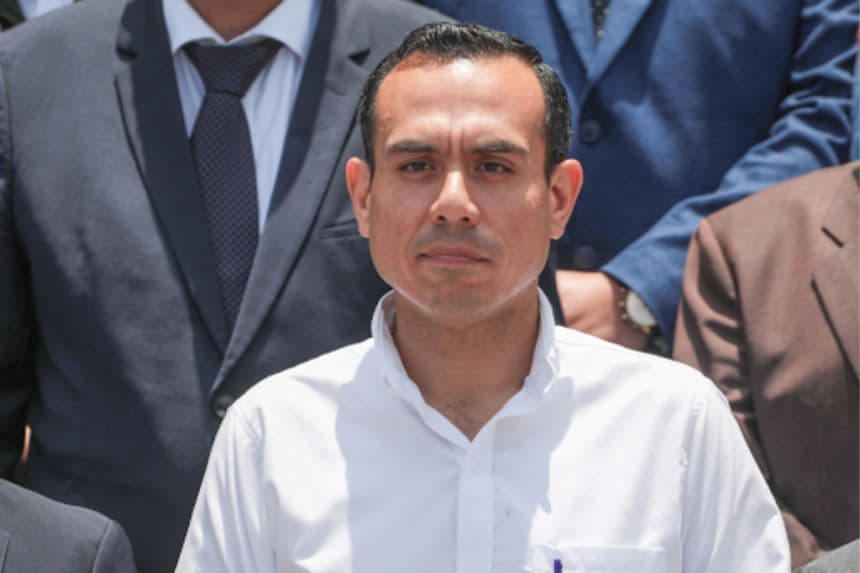 El presidente de Perú, José Jeri, tras una reunión en el Palacio de Gobierno de Lima, el 14 de octubre de 2025. (CONNIE FRANCE/AFP vía Getty Images)