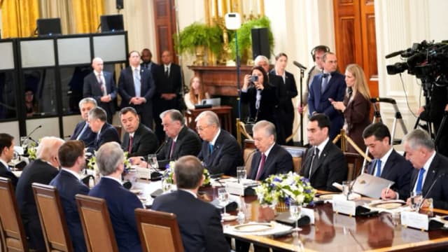 Presidente de EE. UU. anuncia acuerdo comercial con Uzbekistán