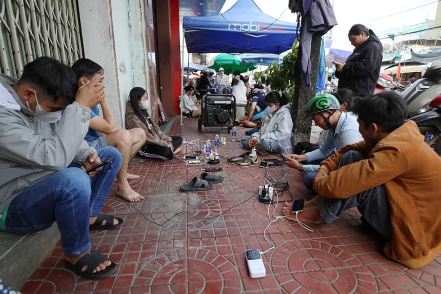 Tifón Kalmaegi se debilita tras causar 188 muertes en Filipinas