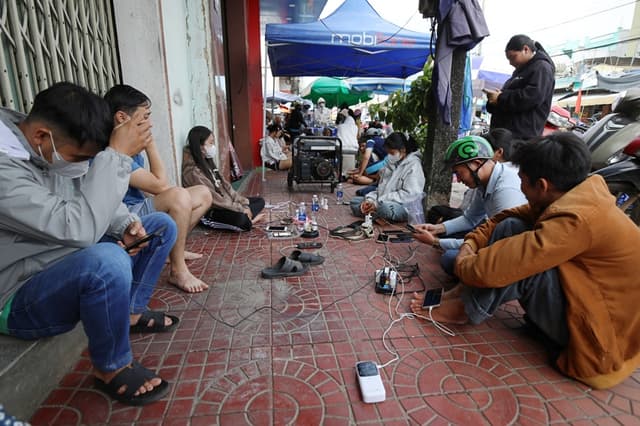 Tifón Kalmaegi se debilita tras causar 188 muertes en Filipinas