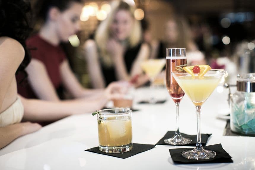 Consumo excesivo de alcohol aumenta riesgo de sufrir un derrame cerebral a edades más tempranas: estudio