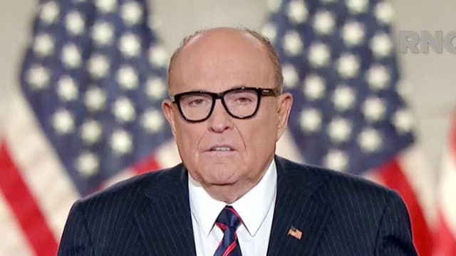 Trump concede perdón a Giuliani y figuras clave implicadas en impugnación electoral del 2020