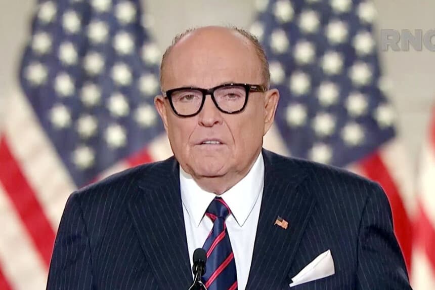 Trump concede perdón a Giuliani y figuras clave implicadas en impugnación electoral del 2020