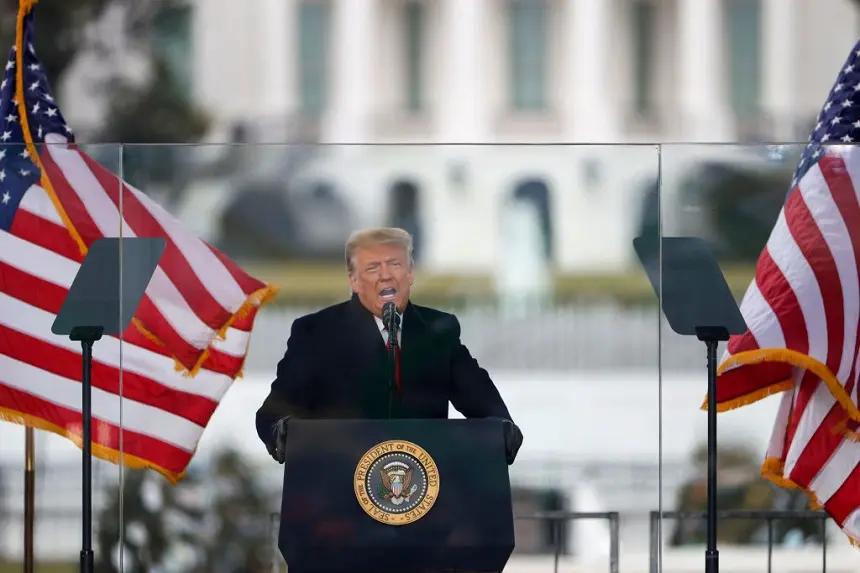El presidente de Estados Unidos, Donald Trump, se dirige a sus seguidores desde The Ellipse, cerca de la Casa Blanca, el 6 de enero de 2021, en Washington, D.C. (MANDEL NGAN/AFP a través de Getty Images)