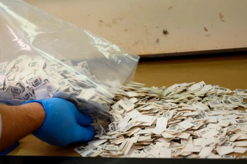 Beijing restringe las exportaciones de precursores adicionales de fentanilo