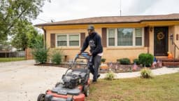 Ayudando a los veteranos, un jardín tras otro