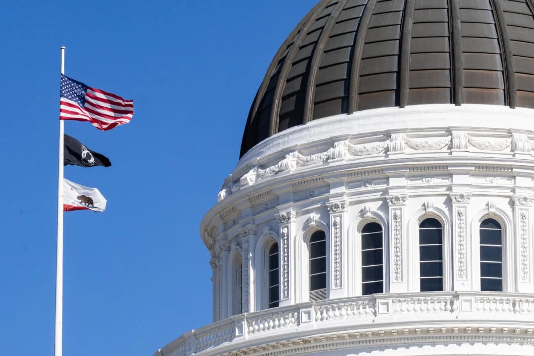 Arrestan a exjefa de gabinete de Newsom por corrupción pública