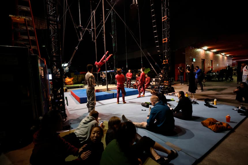 Artistas del Cirque Du Solei, realizan un ensayo durante un backstage este miércoles, en Ciudad de México (EFE/Sáshenka Gutiérrez)