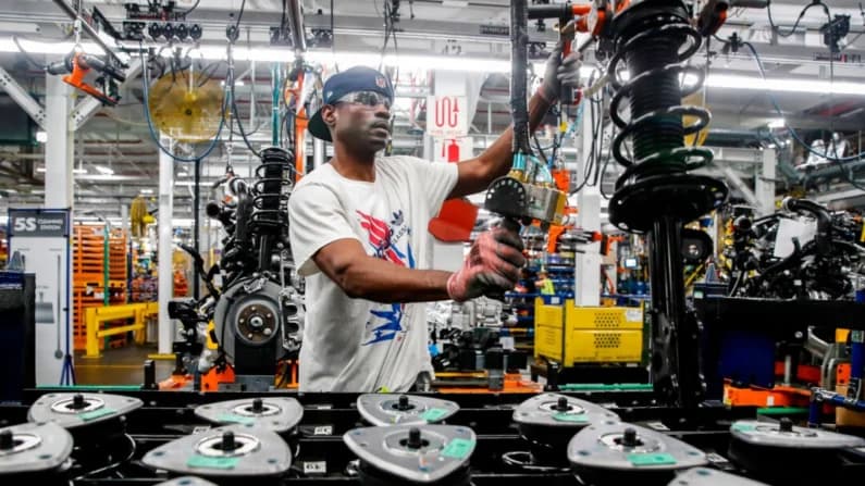 5000 puestos de trabajo con salarios de seis cifras siguen sin cubrirse en Ford: director ejecutivo