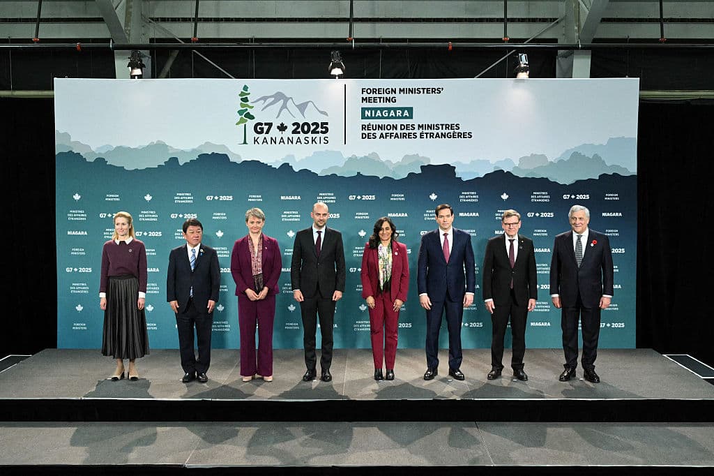 Los ministros de Asuntos Exteriores (de izquierda a derecha): Kaja Kallas de la Unión Europea, Toshimitsu Motegi de Japón, Yvette Cooper del Reino Unido, Jean-Noël Barrot de Francia, Anita Anand de Canadá, Marco Rubio del Secretario de Estado de EE. UU., Johann Wadephul de Alemania y Antonio Tajani de Italia, posan para la foto oficial durante la reunión de ministros de Asuntos Exteriores del G7 en el White Oaks Resort de Niagara-on-the-Lake, Canadá, el 11 de noviembre de 2025. (Foto de Mandel Ngan/POOL/AFP vía Getty Images)