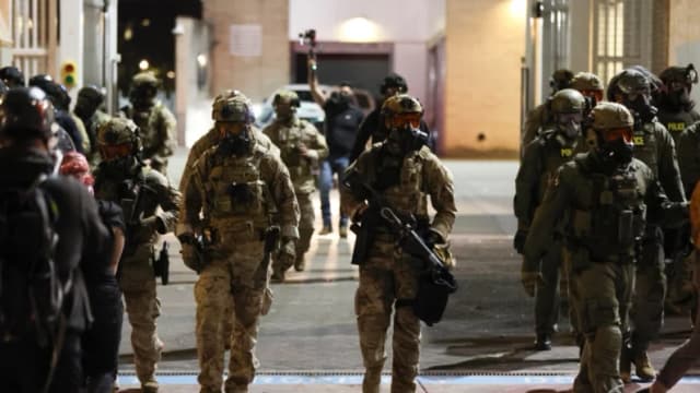 Cámara de Representantes de EE. UU. insta a Apple y Google a eliminar apps que rastreen a agentes del ICE