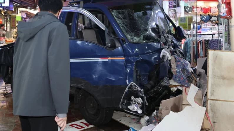 Camión pierde control en mercado de Corea del Sur causando 2 muertos y 18 heridos