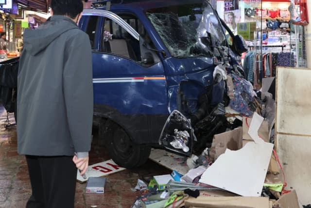 Camión pierde control en mercado de Corea del Sur causando 2 muertos y 18 heridos