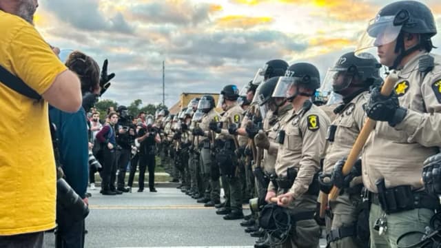 Juez ordena al DHS liberar a cientos de detenidos del ICE en Chicago