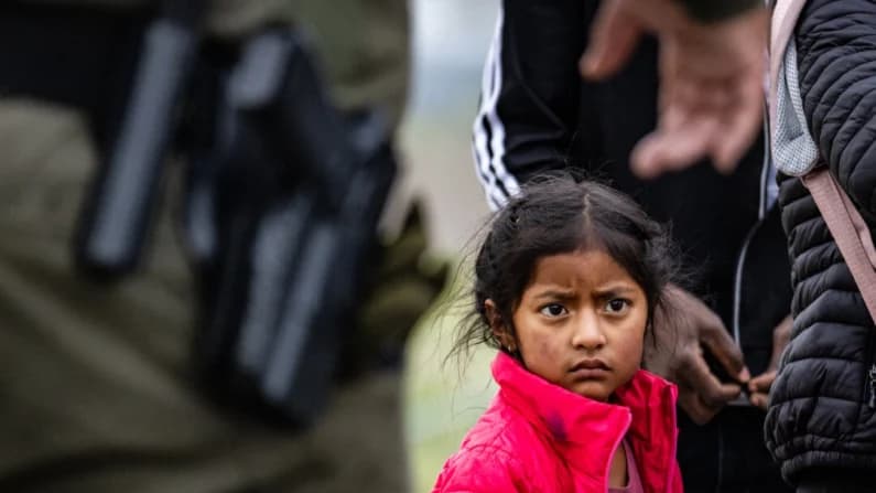 EE. UU. lanza iniciativa para proteger a 450,000 niños que fueron introducidos ilegalmente al país