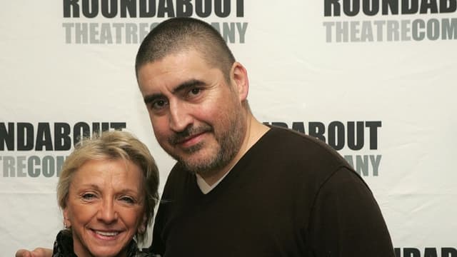 (De izquierda a derecha) Los actores Elizabeth Franz y Alfred Molina posan para las fotos durante los ensayos de la obra de la Roundabout Theatre Company, «Howard Katz», el 4 de enero de 2007 en la ciudad de Nueva York. (Peter Kramer/Getty Images)