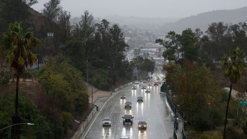 Río atmosférico azota el sur de California con riesgo de inundaciones repentinas y muertes en el mar