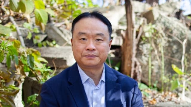 David Xie, superviviente de la persecución del PCCh contra Falun Gong, en Port Jervis, Nueva York, el 2 de noviembre de 2025. (Petr Svab/The Epoch Times)