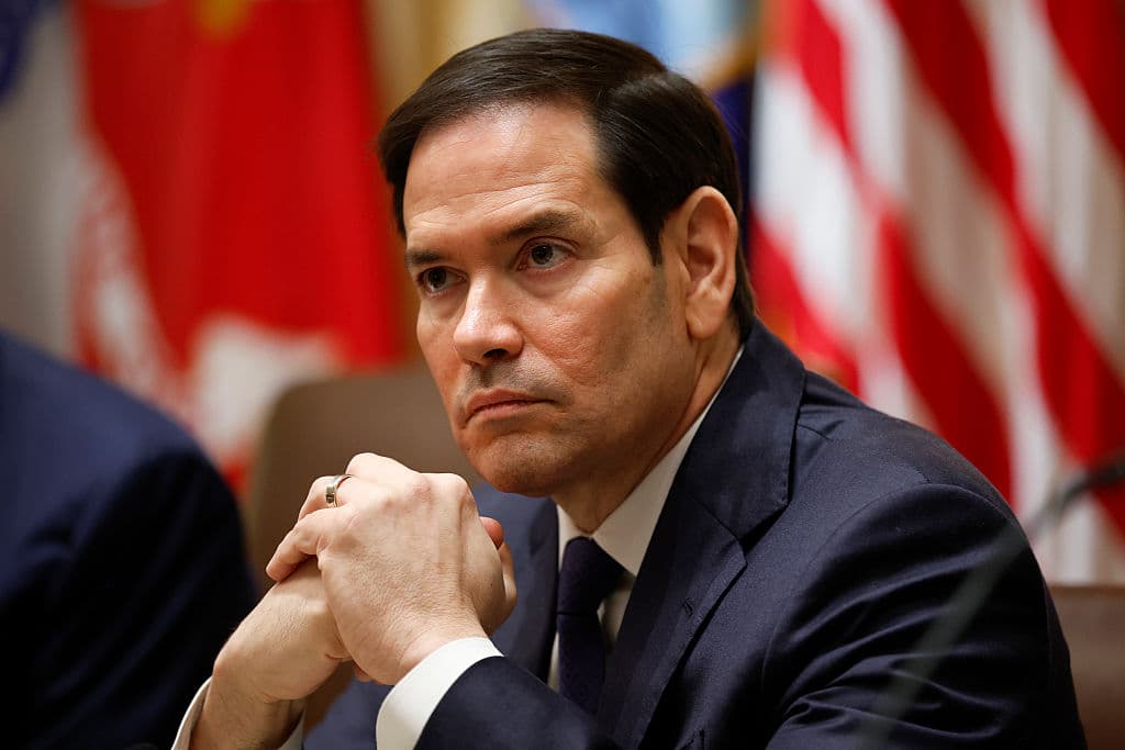 El secretario de Estado de EE. UU., Marco Rubio, en la Sala del Gabinete de la Casa Blanca el 14 de octubre de 2025 en Washington, DC. (Kevin Dietsch/Getty Images)