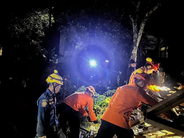 Suben a 18 los muertos y 34 desaparecidos por aludes en la isla Indonesia de Java