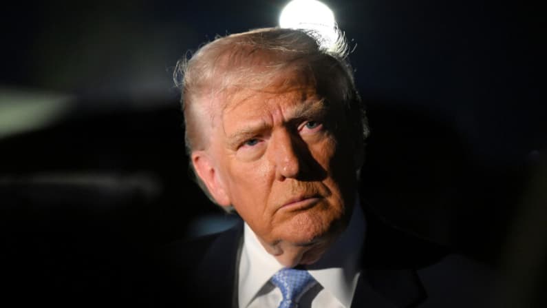 Trump advierte que ataques dentro de Venezuela comenzarán "muy pronto" y también en otros países