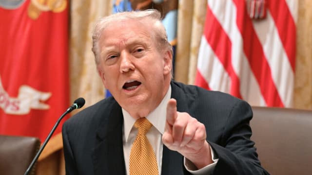 WASHINGTON, DC - 7 DE NOVIEMBRE: El presidente de Estados Unidos, Donald Trump, habla durante un almuerzo bilateral con el primer ministro de Hungría, Viktor Orbán, en la Sala del Gabinete de la Casa Blanca el 7 de noviembre de 2025 en Washington, DC. Trump y Orbán hablaron sobre la guerra en Ucrania, la compra de petróleo ruso por parte de Hungría y las relaciones europeas. (Foto de Roberto Schmidt/Getty Images).