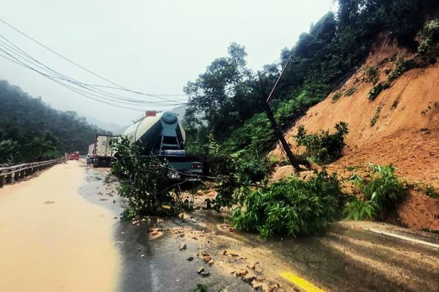 Siete muertos por deslaves e inundaciones tras intensas lluvias en Vietnam