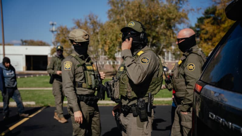 Gobierno federal demanda a California por prohibir que agentes del orden usen cubrebocas