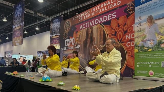 Asistentes a la Expo Espiritualidad en la CDMX experimentan los beneficios de la disciplina Falun Dafa