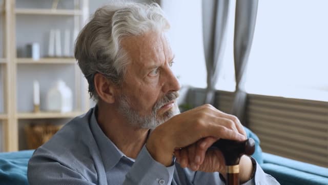 Abuelitos víctimas de fraude: Detienen en EE. UU. a más de 600 involucrados en este tipo de delitos