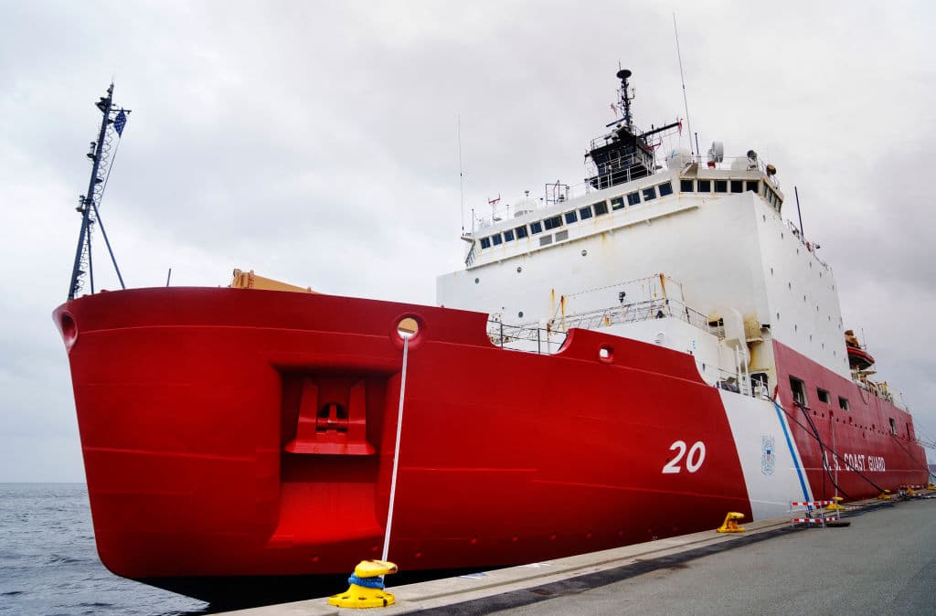 El rompehielos polar Healy de la Guardia Costera de los Estados Unidos está amarrado en Nordhavn, Copenhague, el 11 de octubre de 2023. (Foto de LISELOTTE SABROE/Ritzau Scanpix/AFP a través de Getty Images)