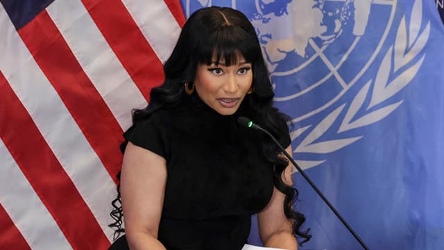 La rapera Nicki Minaj interviene durante la mesa redonda "Lucha contra la violencia religiosa y el asesinato de cristianos en Nigeria" en la Misión de Estados Unidos ante las Naciones Unidas en Nueva York, el 18 de noviembre de 2025. (ANGELA WEISS/AFP vía Getty Images)