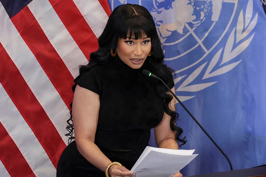 La rapera Nicki Minaj interviene durante la mesa redonda "Lucha contra la violencia religiosa y el asesinato de cristianos en Nigeria" en la Misión de Estados Unidos ante las Naciones Unidas en Nueva York, el 18 de noviembre de 2025. (ANGELA WEISS/AFP vía Getty Images)