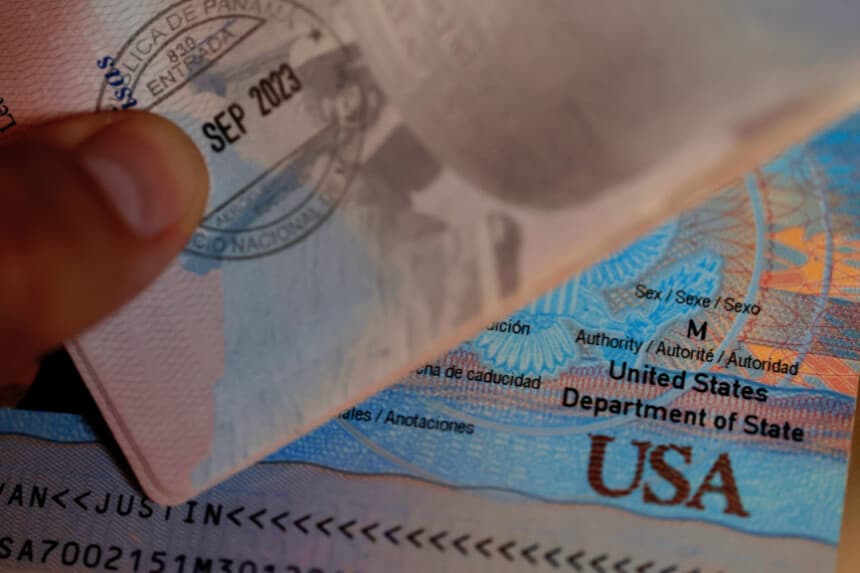 En esta ilustración fotográfica, se muestra el indicador de sexo masculino en un pasaporte estadounidense el 6 de noviembre de 2025 en San Anselmo, California. (Ilustración fotográfica de Justin Sullivan/Getty Images)