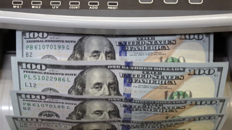 Estadounidenses podrían ahorrar $2000 dólares financiado por aranceles impuestos por Trump