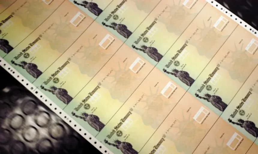 Cheques en blanco del Seguro Social son impresos en una impresora de la instalación del Departamento del Tesoro de EE. UU. en Filadelfia, Pensilvania, el 18 de julio de 2011. (William Thomas Cain/Getty Images)