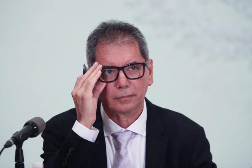 Fotografía de archivo del secretario de Hacienda y Crédito Público (SHCP), Edgar Amador Zamora, hablando durante una rueda de prensa en Ciudad de México (EFE/ Mario Guzmán)