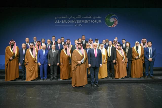 EE. UU. y Arabia Saudita firman acuerdos comerciales por USD 270 mil millones: Trump