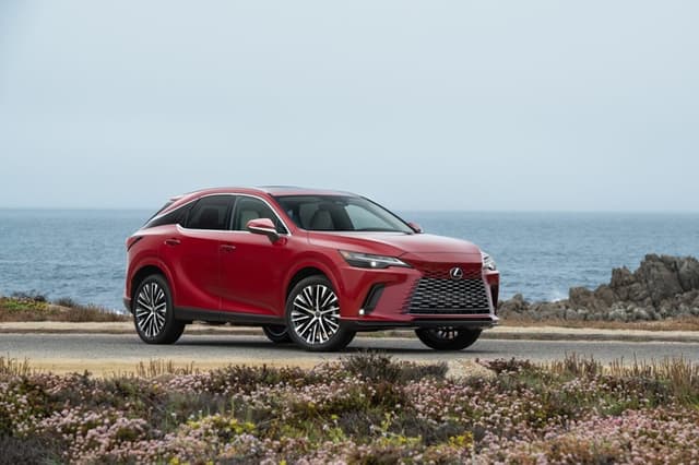 Equilibrio entre rendimiento, eficiencia y comodidad: Lexus RX híbrido del 2025