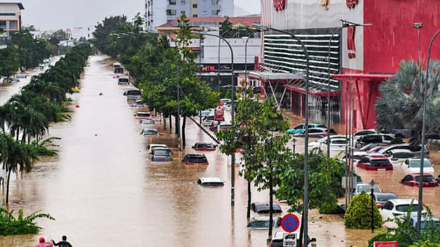 Inundaciones por lluvias extremas dejan 16 fallecidos en Vietnam